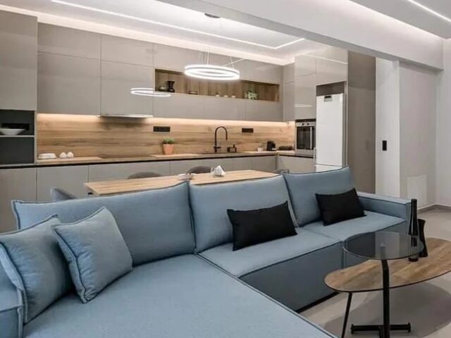 Καθιστικό με μελετημένο interior design μετά από ανακαίνιση